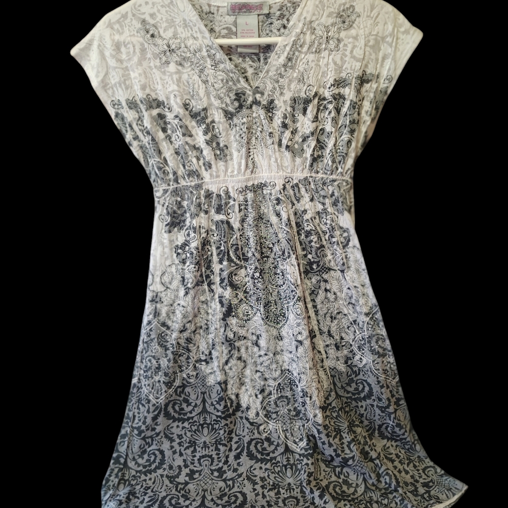 Elegant Black and White Patterned Dress